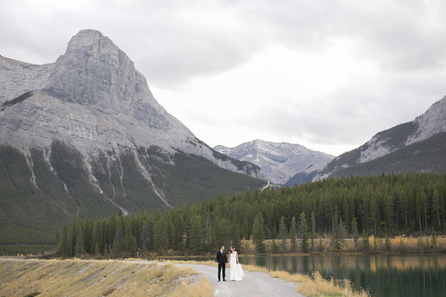 Holly & Ryan -married! {Canmore, Silvertip wedding photographer}