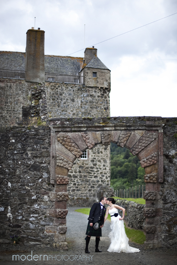 Chelsie & Jamie – Married in Scotland! {Destination wedding photographer}